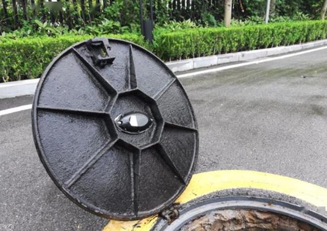 井蓋監(jiān)控器為安全管理提供有力保障！