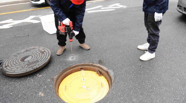 防盜電子鎖井蓋怎么安裝？