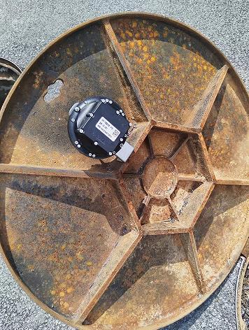 井蓋發(fā)生位移,智能井蓋傳感器實時監(jiān)測