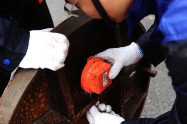 井蓋管理難題有解了！智能井蓋：實時監(jiān)控+掃碼溯源，效率安全雙提升