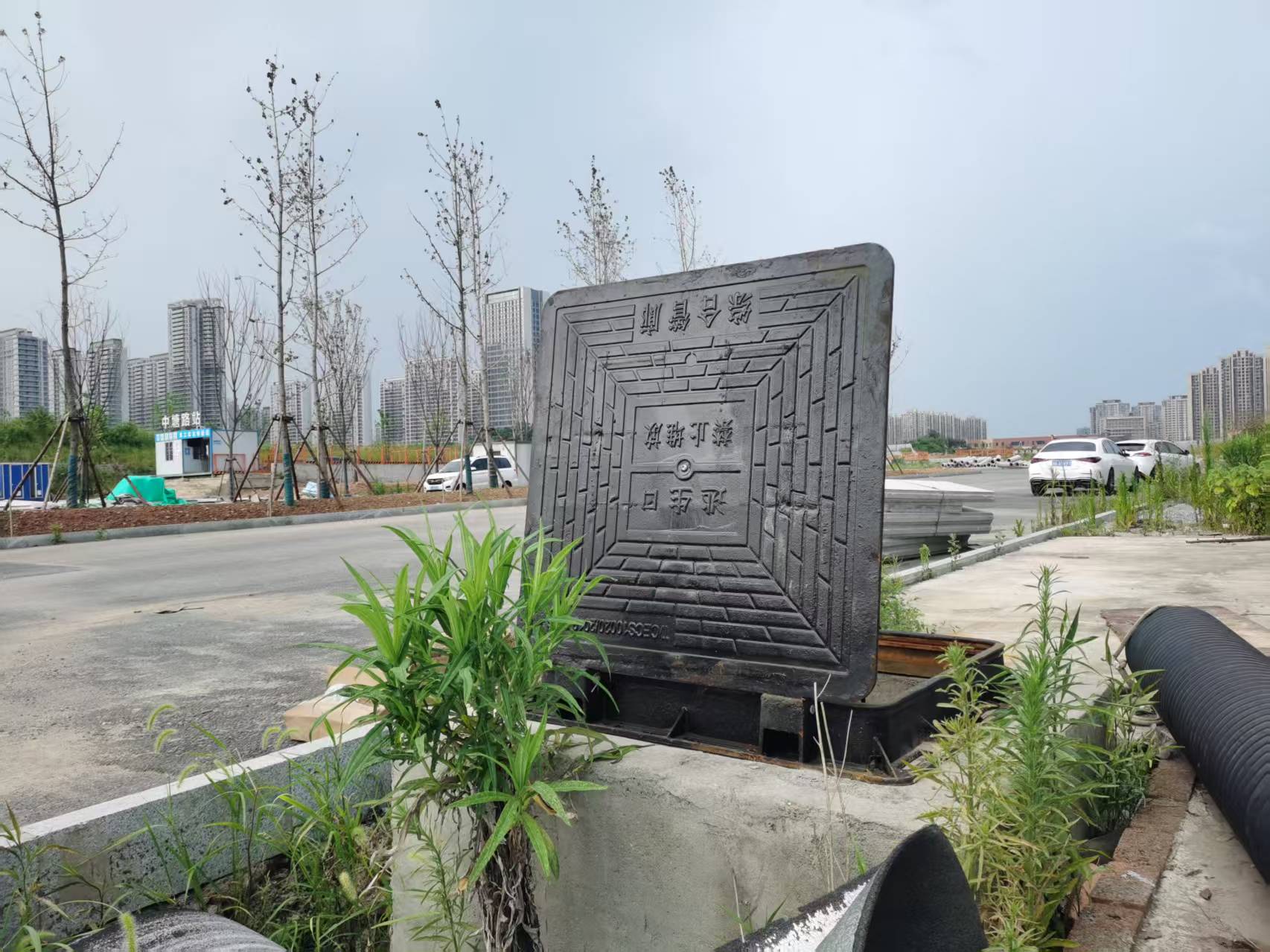 綜合管廊智能井蓋廠家：為什液壓井蓋可以替代傳統(tǒng)井蓋？