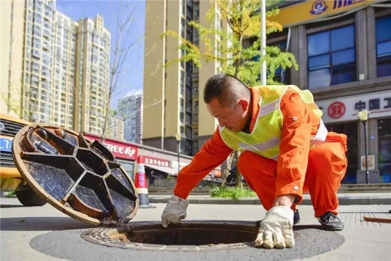 持續(xù)推進(jìn)井蓋安全管理工作，切實(shí)保障人民群眾“腳下安全”！