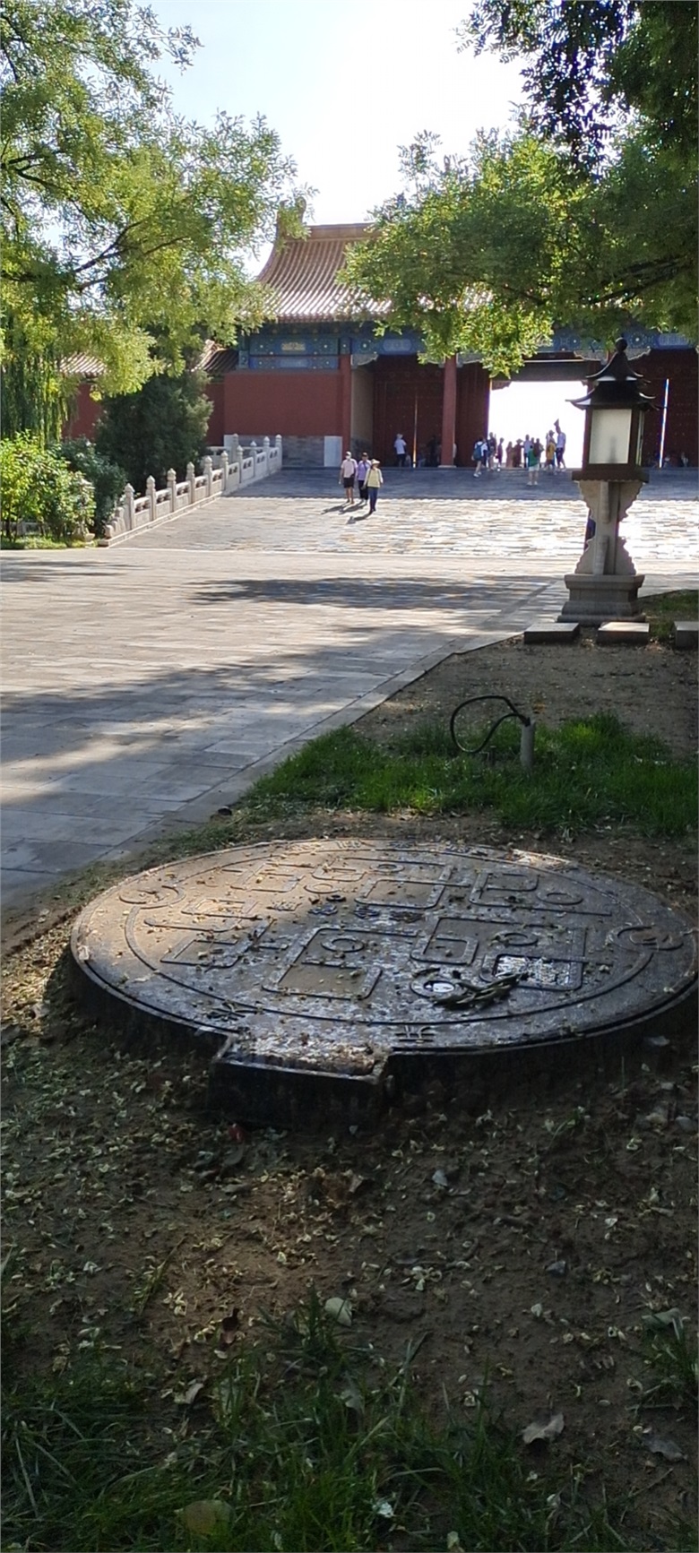 新光智能液壓井蓋駐進故宮！